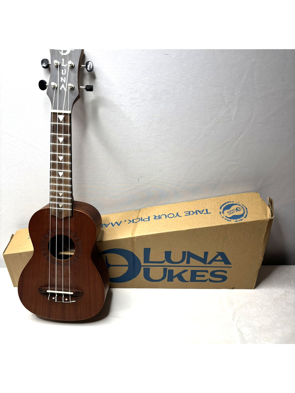 Luna UKE Ukulele Walnut/Mahogany XY20091997